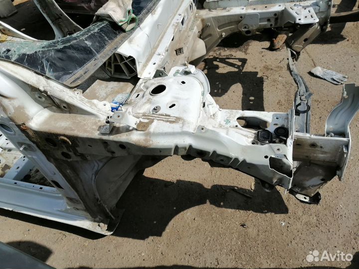 Четверть передний правый Renault Fluence