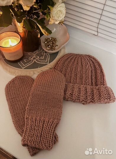 Варежки и шапка ручной работы