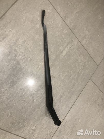 Поводок стеклоочистителя передний правый Toyota