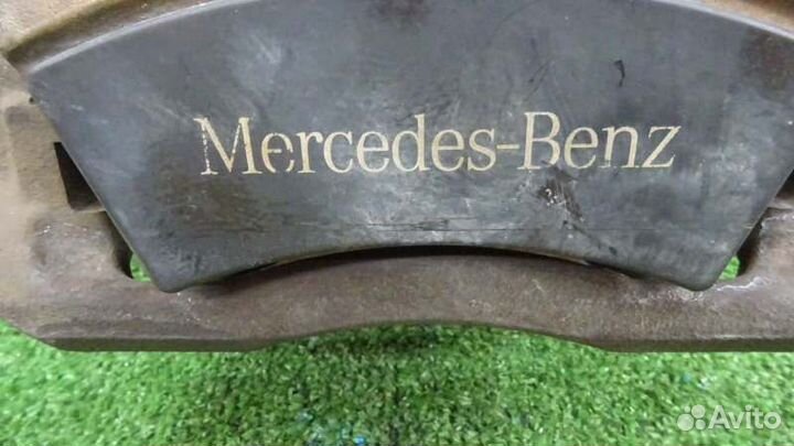 Суппорт передний правый Mercedes-Benz C200 W204