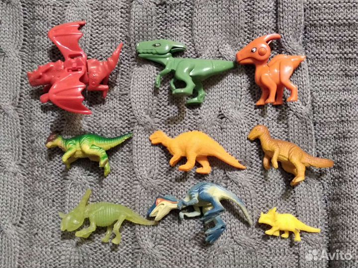 Коллекция игрушек динозаврки