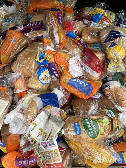 Хлеб и булка на корм животным и скоту