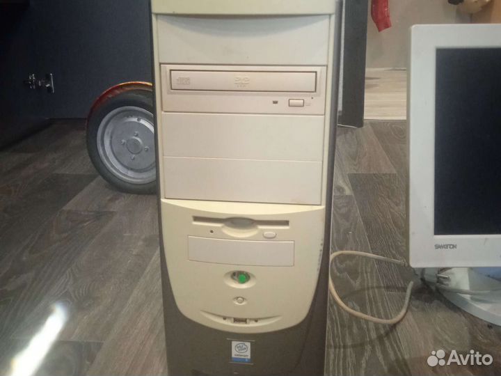 Монитор для компьютера и сам пк