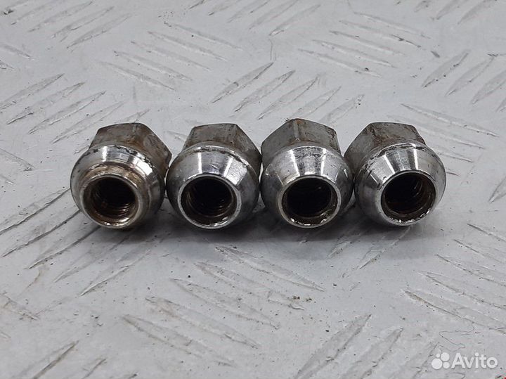 Болт Toyota Yaris XP9 2008 6L2Z1012BA