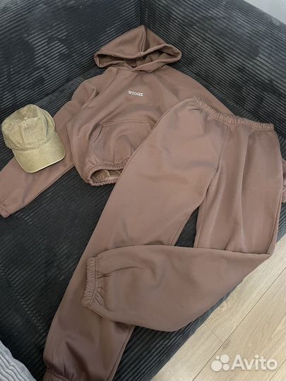 3 костюма +бейсболки