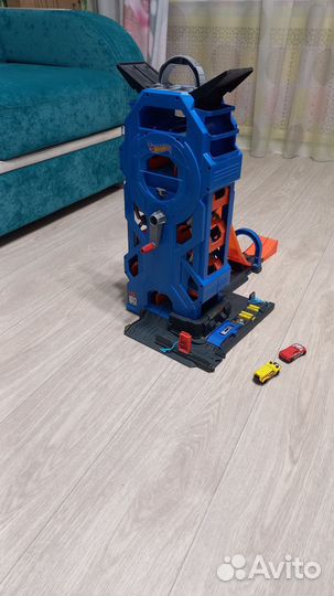 Hot wheels мега гараж