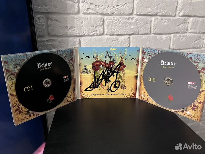 Пиратская станция с автографом