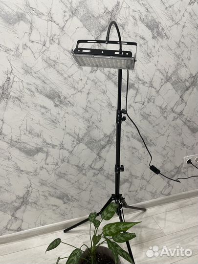 Стойка для лампы / тренога