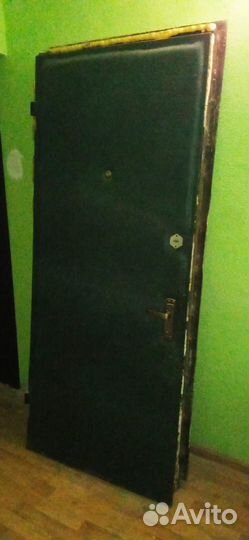 Дверь входная металлическая б/у