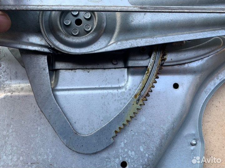 Стеклоподъемник передний правый Ford Focus 2