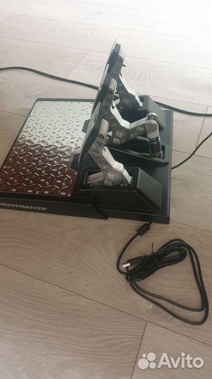 ThrustMaster руль, педали, коробка передач