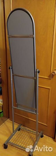 Зеркало на колесиках