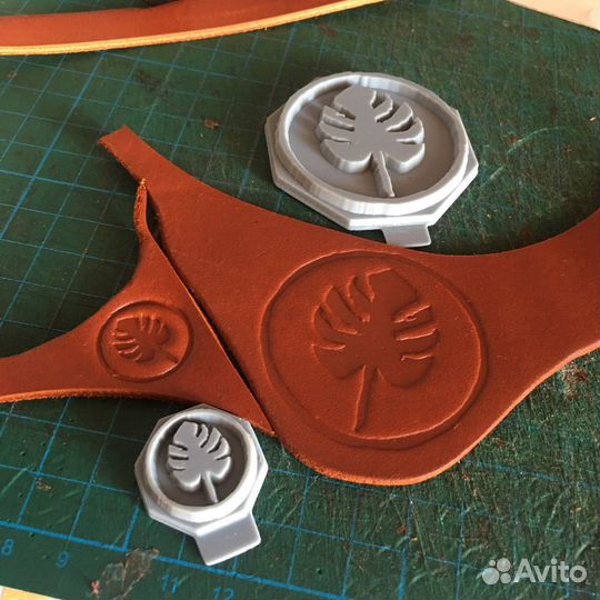 Логотип автомобиля оттиск, штамп, тиснение