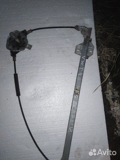 Стеклоподъёмник правый VW T4