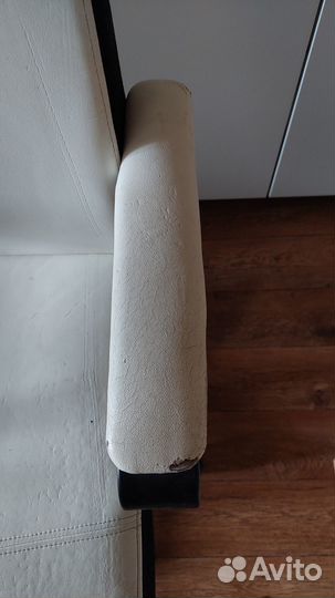 Кресло кожаное