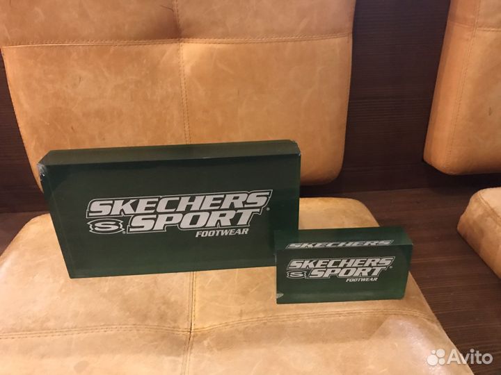 Дисплей Skechers