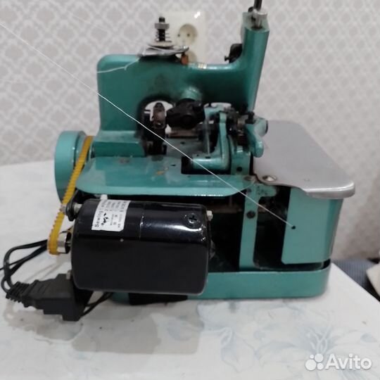 Швейная машинка оверлок б/у