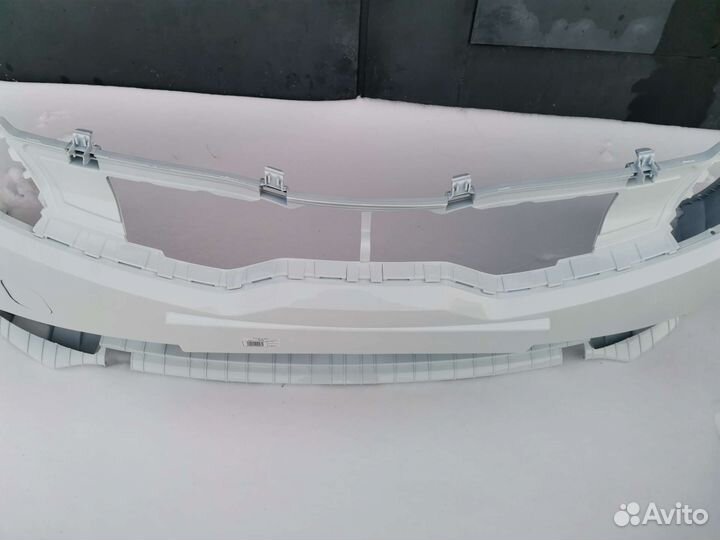 Передний бампер kia rio 4 белый 2020-2022 год