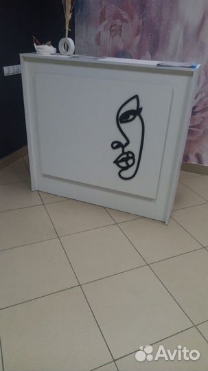 Стойка ресепшен новая, есть подсветка- 7 цветов