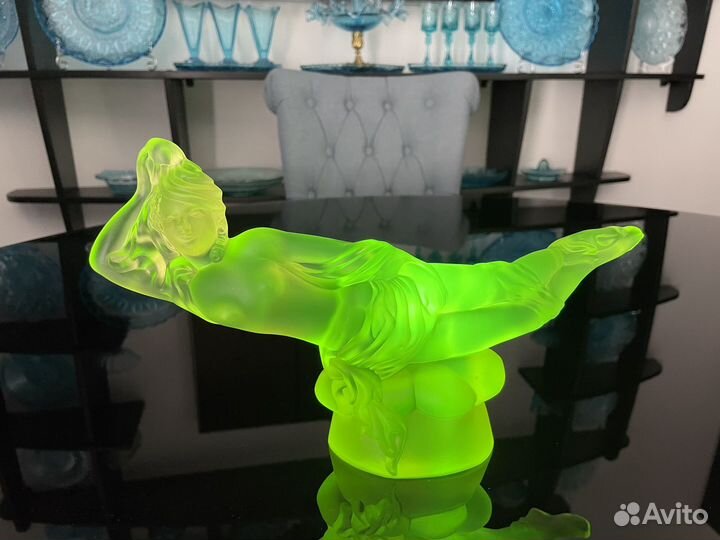 Статуэтка урановое стекло