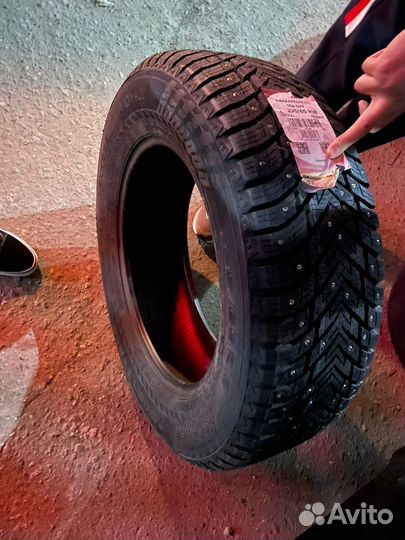 Nokian Tyres Hakkapeliitta 10p SUV 235/65 R18