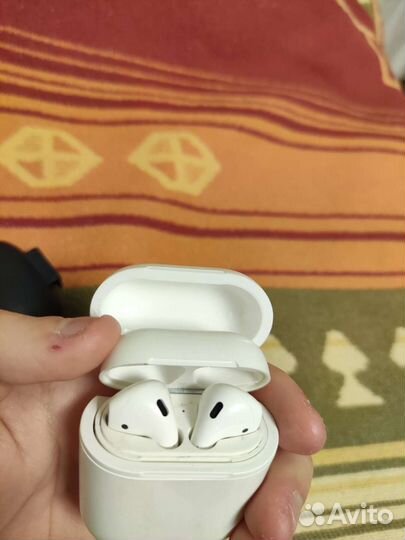 Air pods, зажигалка и фонарик
