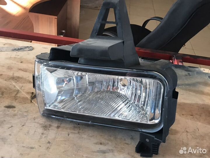 Фара противотуманная Левая Toyota Land Cruiser 200