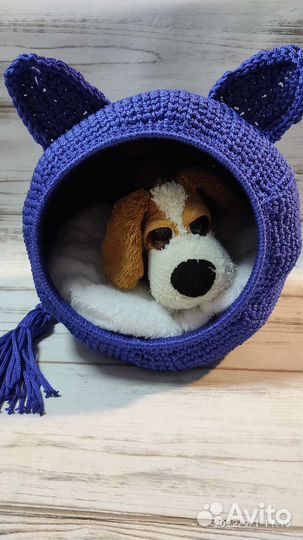 Лежанка связана крючком