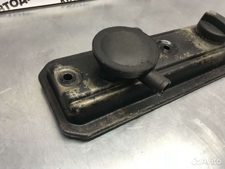 Клапанная крышка Volkswagen Passat (B3) 1991 г.в