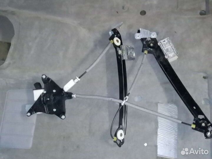 Стеклоподъёмник левый Форд Мустанг