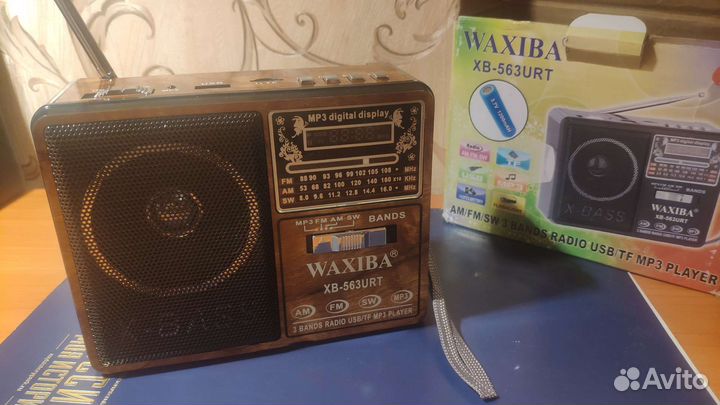 Радиоприемник с фонариком и читает флешки