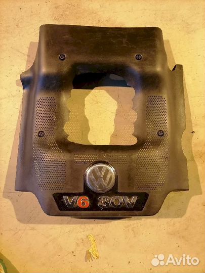 Декоративная крышка двс Volkswagen Passat b5+ 3B6