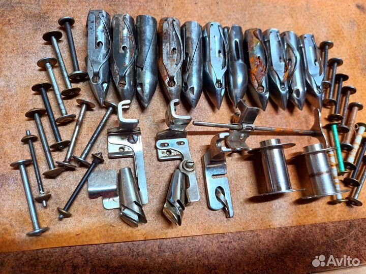 Шпулька Челнок к швейной машине Зингер