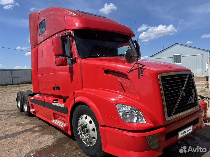 Volvo VNL, 2003