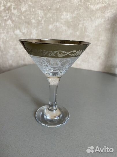 Бокалы для коктейлей и мартини