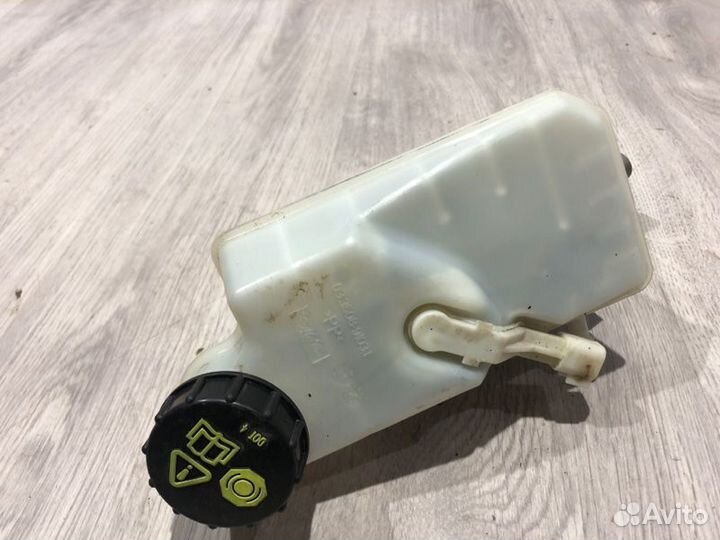 Главный тормозной цилиндр Ford Focus 2 qqdb 2010