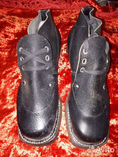 Лыжные ботинки СССР 2 пары с креплениями