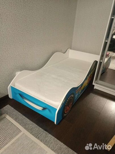 Детская кровать машинка с матрасом бу