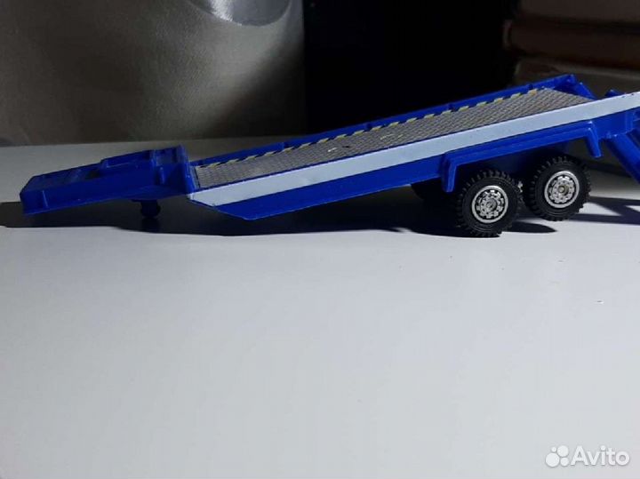 Машинка игрушечная