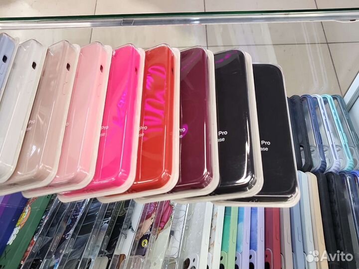 Защитные стекла и чехлы на iPhone 14 Pro