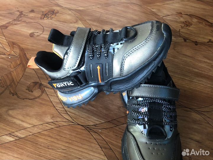 Кроссовки для девочки