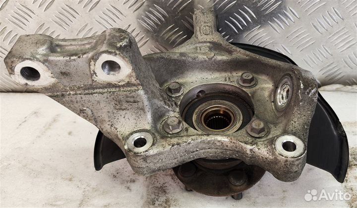 Ступица передняя правая Toyota Prius ZVW30 2ZR