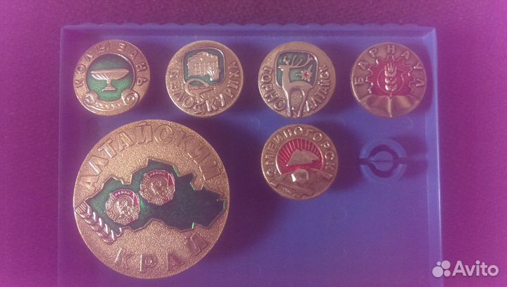 Продам значки СССР гербы Алтайского края и др