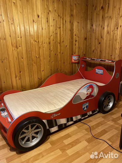 Комплект мебели в детскую комнату