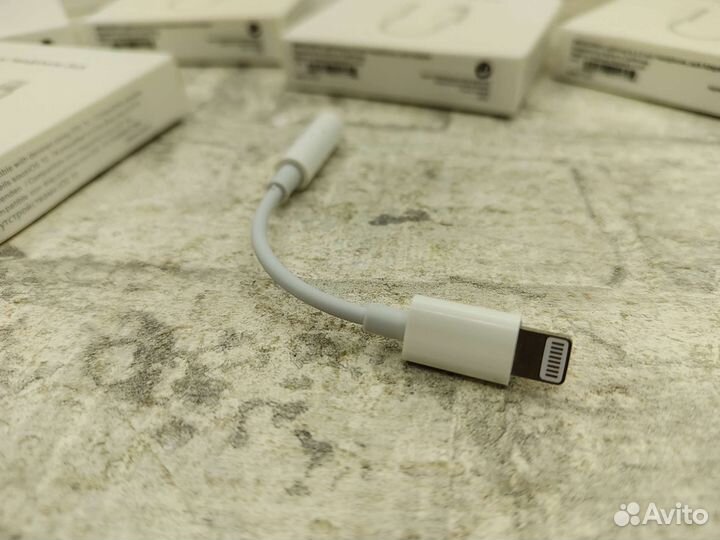 Переходник Apple Lightning - mini jack 3.5