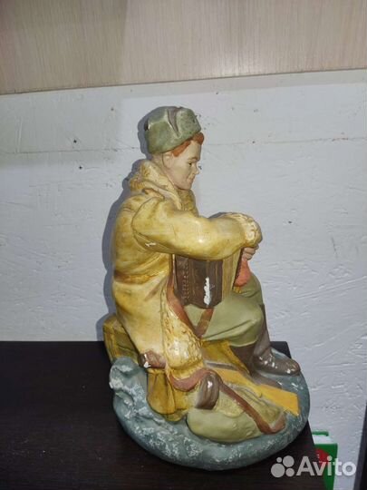 Советская гипсовая статуэтка