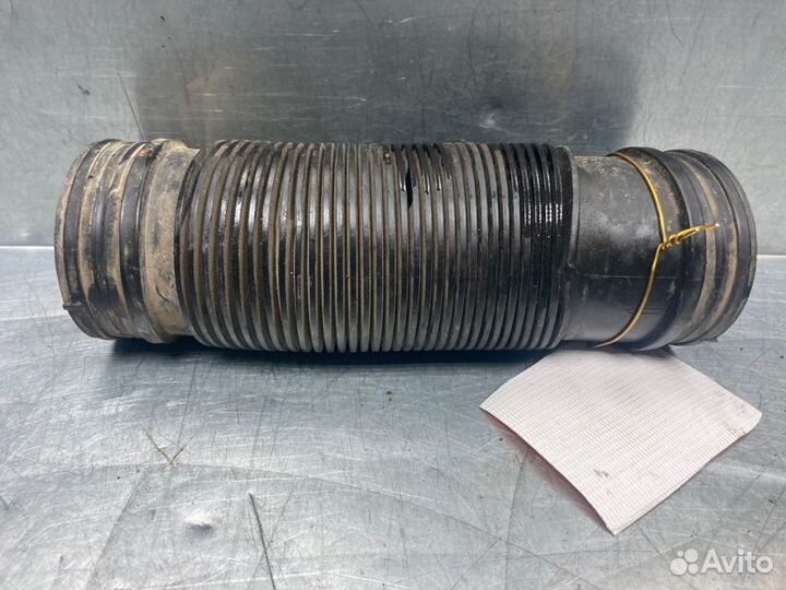 Патрубок воздушного фильтра Volkswagen Golf 4