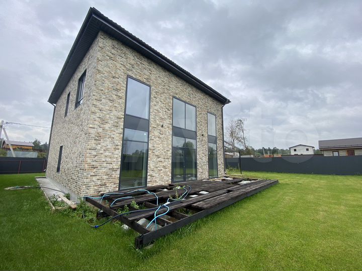 Дом 210 м² на участке 9 сот.