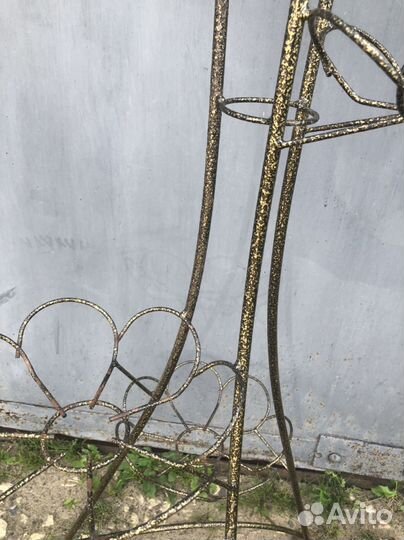 Напольная подставка под цветы