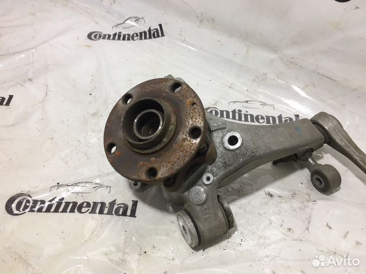 Задний левый кулак Бентли Континенталь 2004 2008